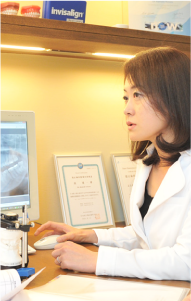 当院では矯正歯科専門の歯科医師が2名在籍していますので、良い意味でお互いに緊張感を持つことができています。